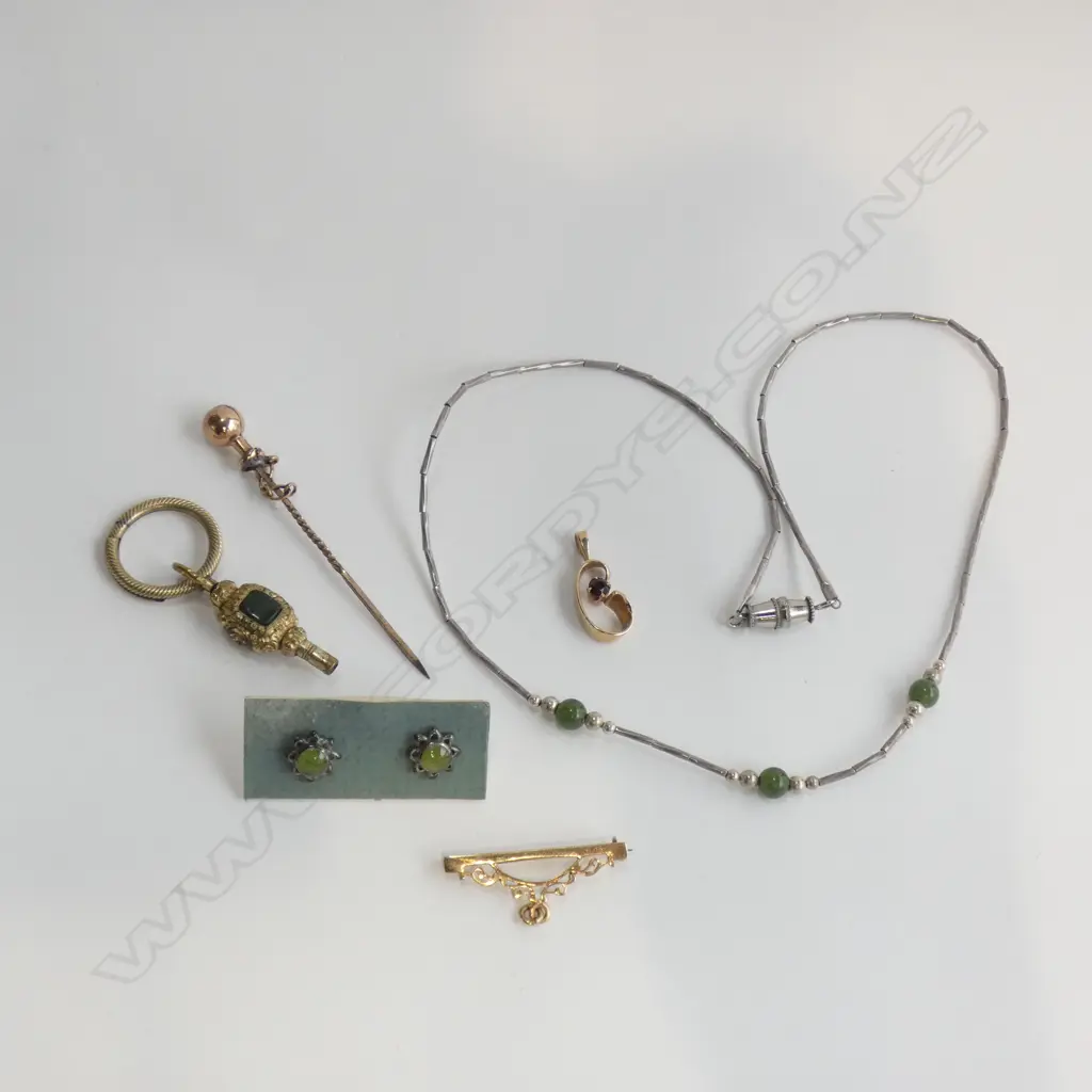 ASSTD 9CT GOLD/WATCH KEY/POUNAMU EARRINGS AND NECKLACE 3.57gm Image 1++