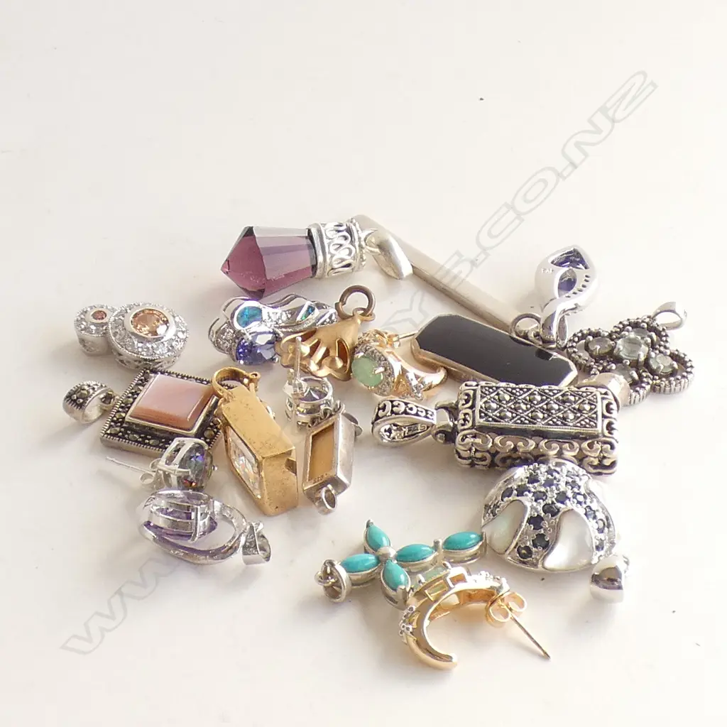 ASST. STG PENDANTS  Image 1++