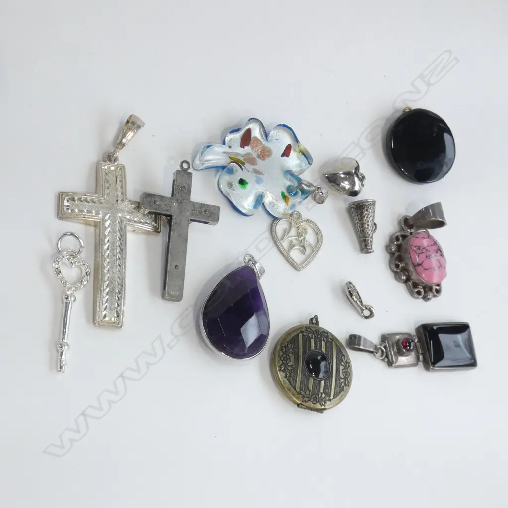 ASSTD SILVER AND COSTUME PENDANTS Image 1++
