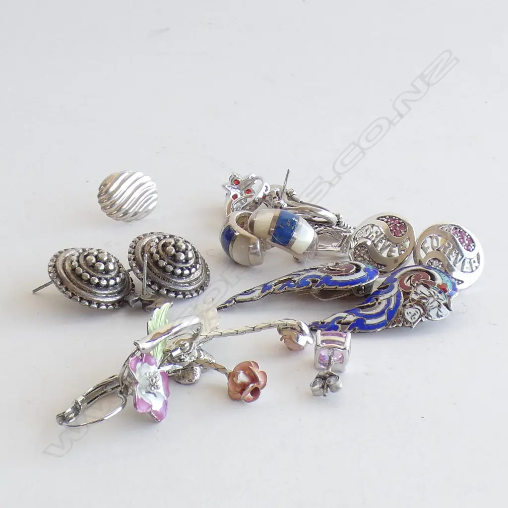 BAG OF ASSORTED SILVER EARRINGS  Image 1++