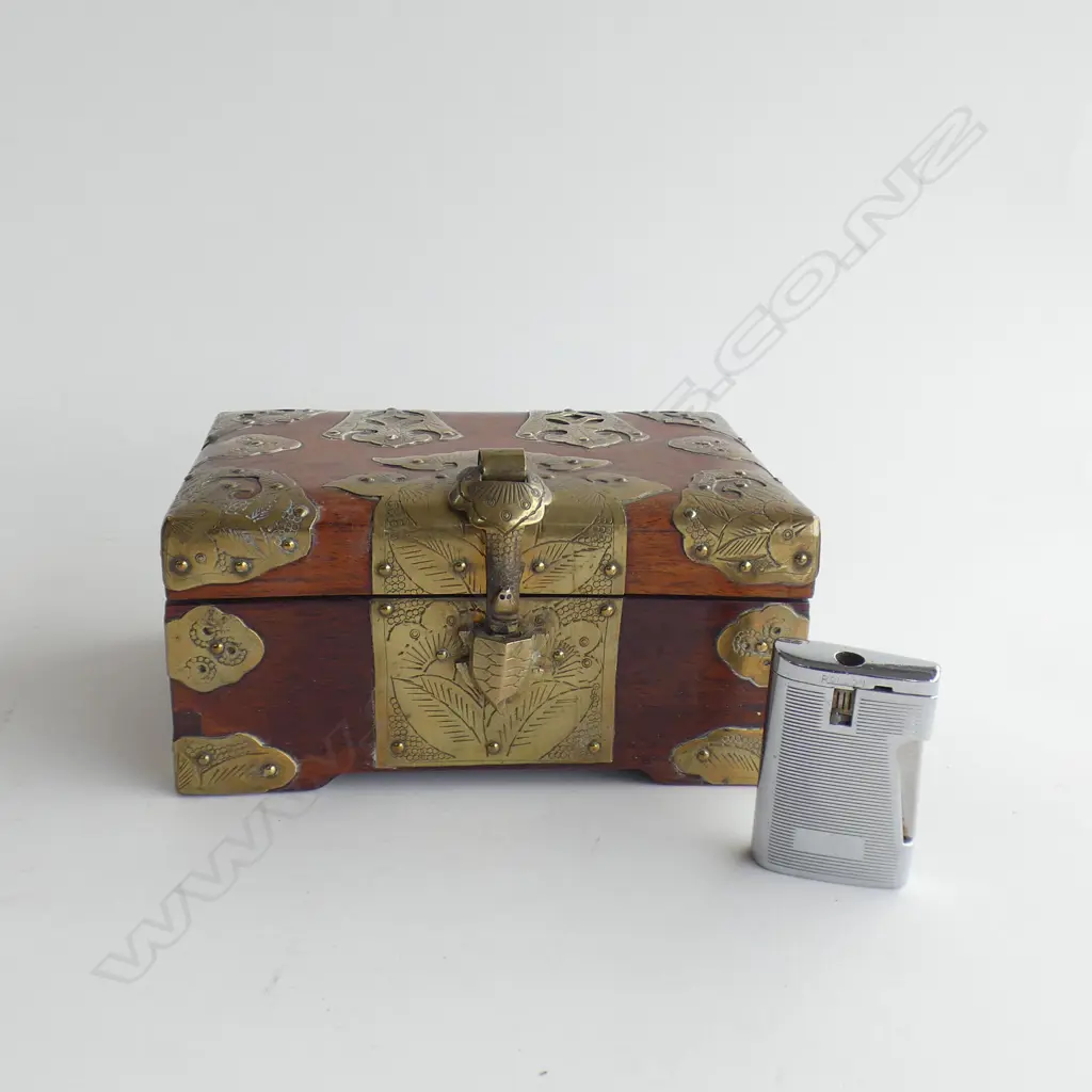 CHINESE WOOD & BRASS JEWELLERY BOX AND RONSON LIGHTER Image 1++