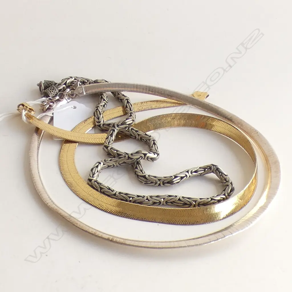 3 925 SILVER NECKLACES (ONE GILT) 108 GRAMS Image 1++