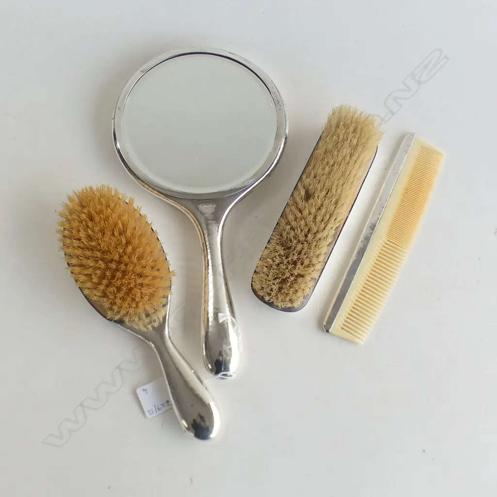 SILVER PLATE 4 PCE DRESSING SET Image 1++