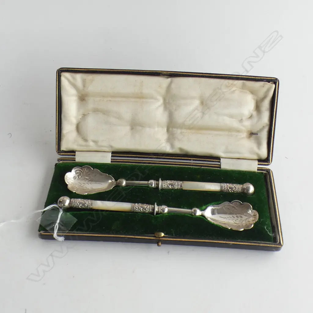 PR VINTAGE ORNATE MOP & SILVER PLATE LONG HANDLED SPOONS (L185MM) IN ORIGINAL BOX  Image 1++
