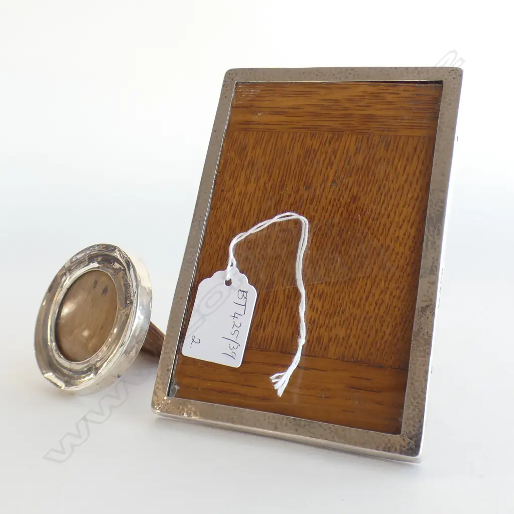 2 STG SILVER PHOTO FRAMES; 150x100mm + 65mm dia a/f Image 1++