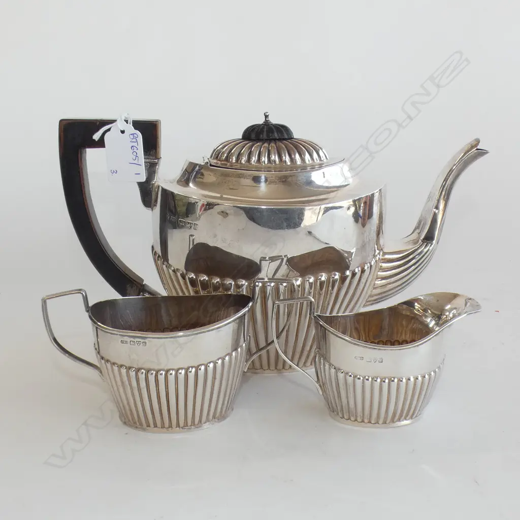 STG SILVER TEAPOT, MILK & SUGAR CHESTER 1900 671 GRAMS Image 1++