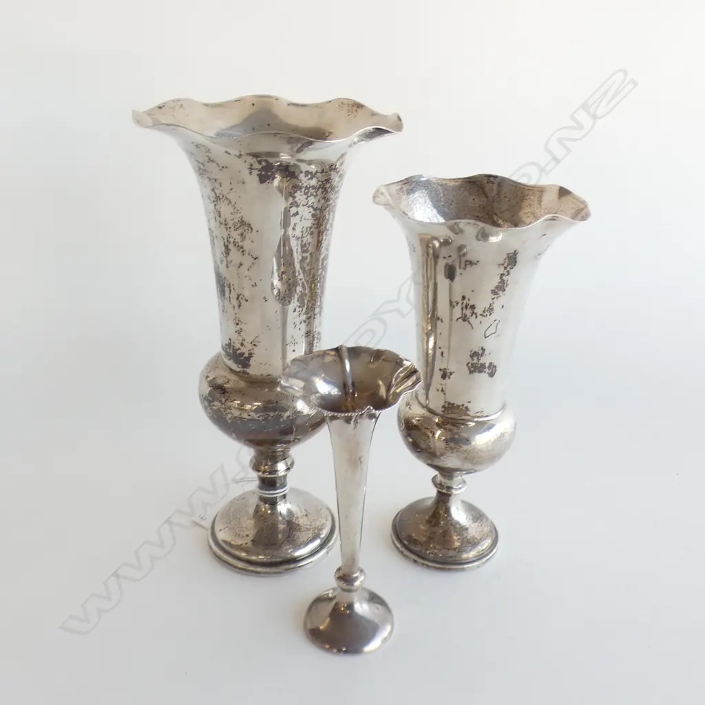 3 STG SILVER VASES H.205mm Image 1++