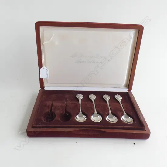BOXED SILVER SOVEREIGN QUEENS SPOONS (2 MISSING)