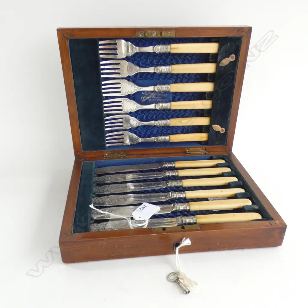 VICTORIAN BOXED IVORY HANDLED  SILVER PLATE FISH SET Image 1++