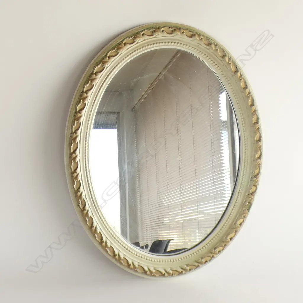 SM OVAL WALL MIRROR  365 X 460MM Image 1++