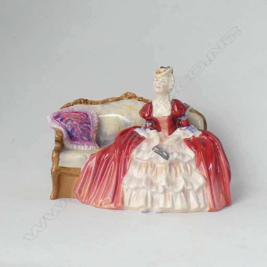 ROYAL DOULTON FIGURINE 'BELLE OF THE BALL' H 180 L 230MM Image 1++