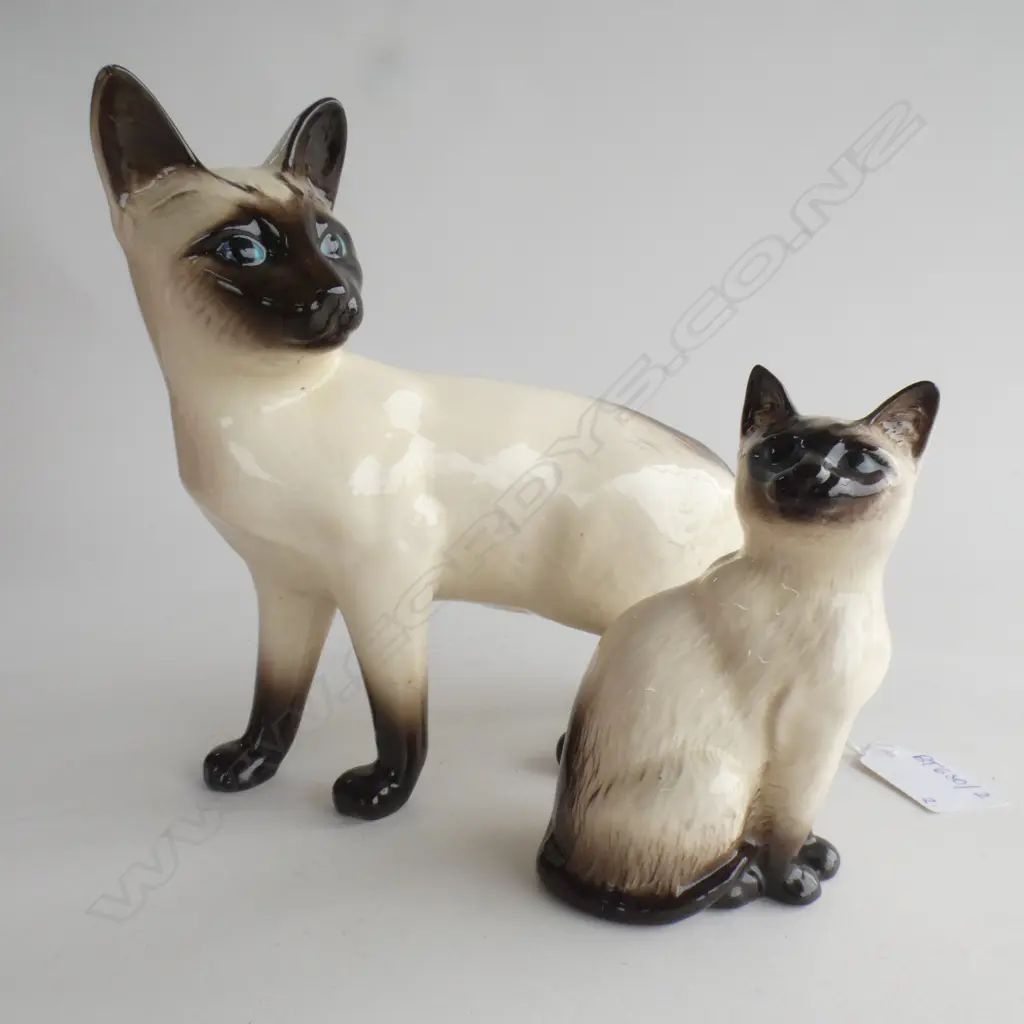 2 SIAMESE CATS; ROYAL DOULTON L.190mm + BESWICK Image 1++