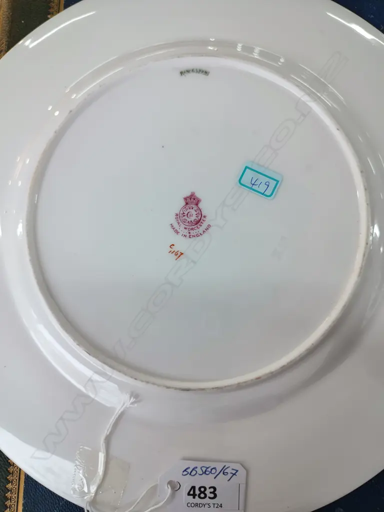 A Royal Worcester cabinet plate painted by Phillips Image 1++