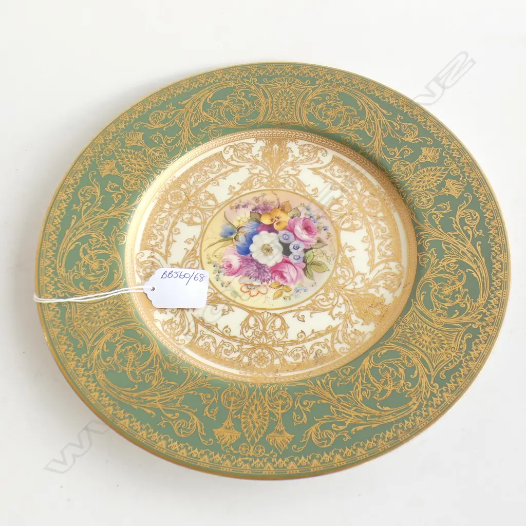 A Royal Worcester cabinet plate painted by E. Phillips Image 1++