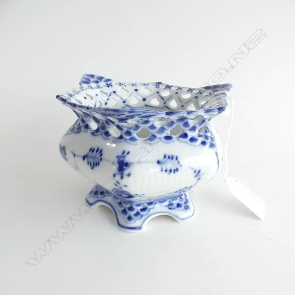ROYAL COPENHAGEN BLUE & WHITE PIERCED RIM SM BOWL DIA  120MM Image 1++