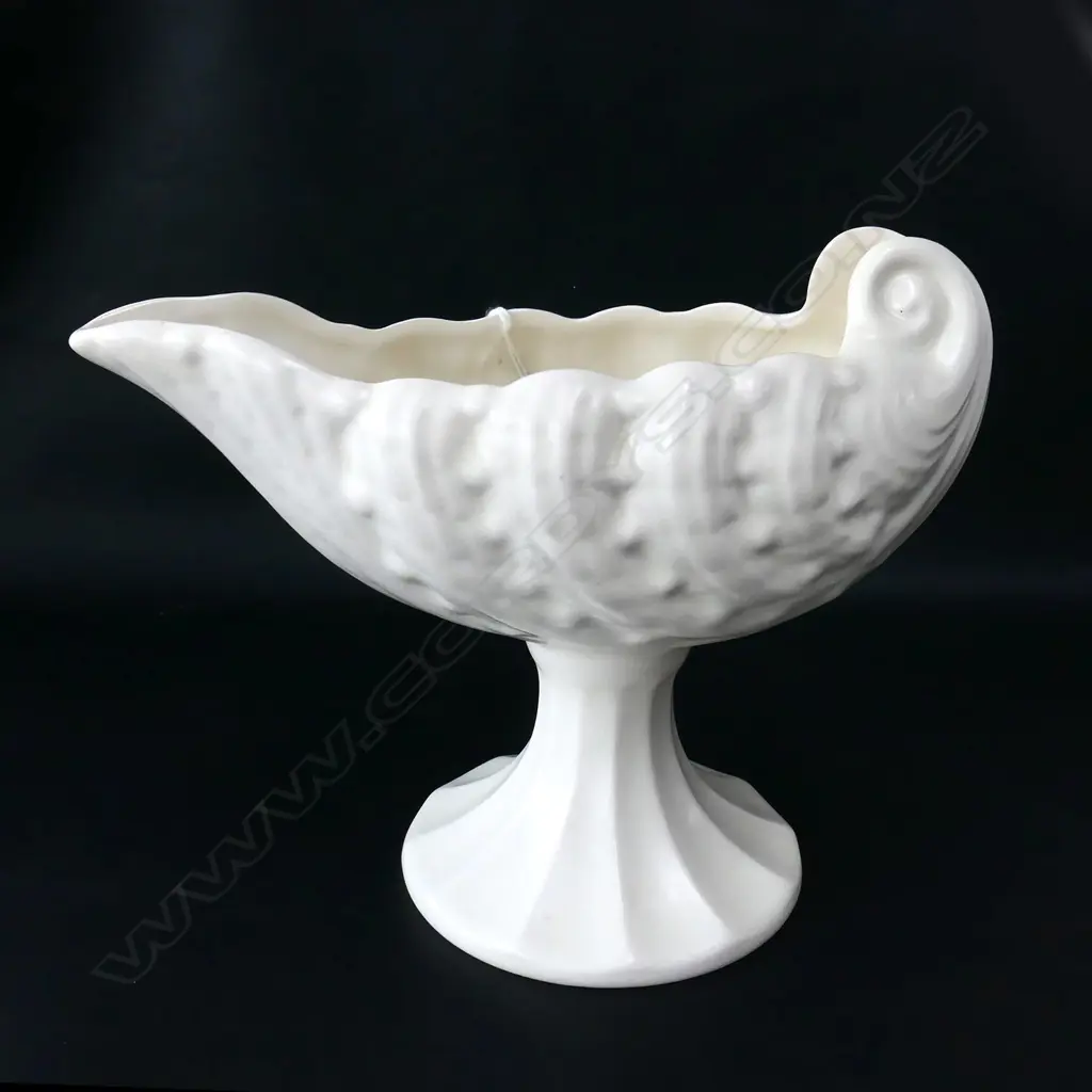 CREAM BESWICK NAUTILUS SHELL VASE, H. 170mm Image 1++