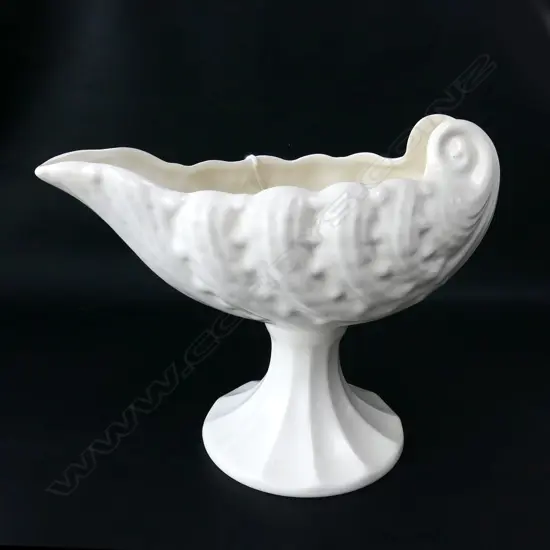 CREAM BESWICK NAUTILUS SHELL VASE, H. 170mm