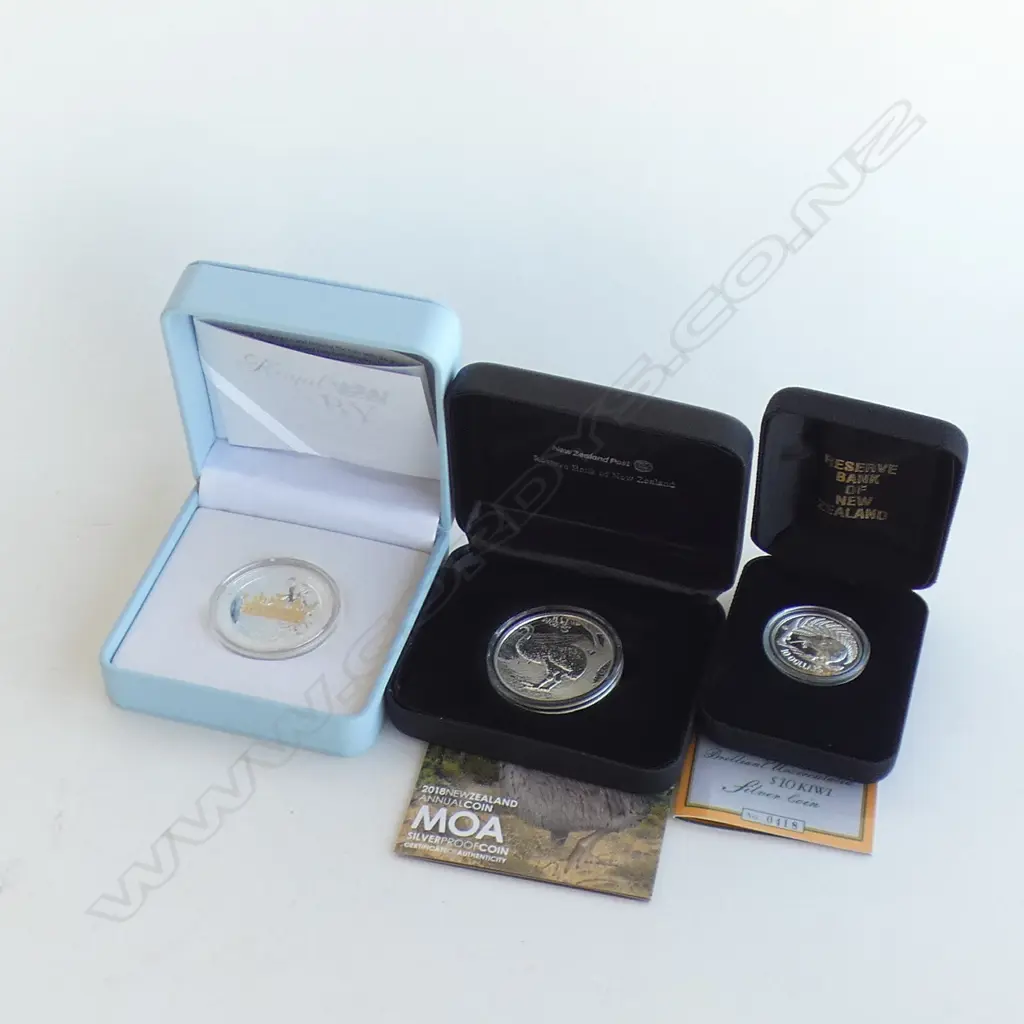 3 NZ PROOF SILVER COINS BOXED. MOA. 2013ROYAL BABY. 1998 KIWI $10 Image 1++