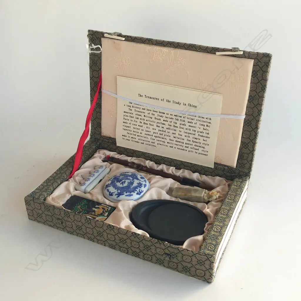 CHINESE BOXED CALIGRAPHY SET Image 1++