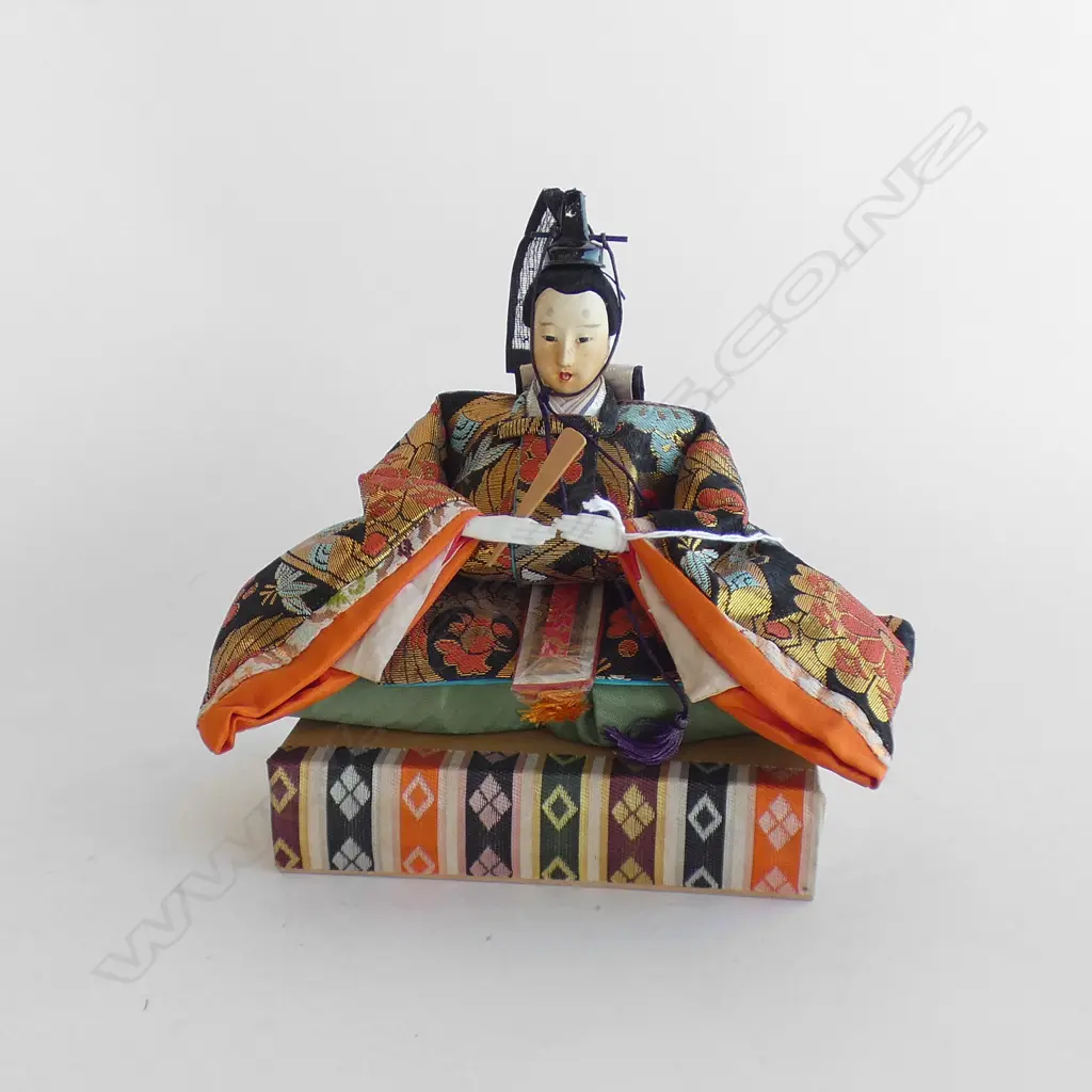 (O) VINTAGE JAPANESE FIGURE  WITH SILK KIMONO Image 1++