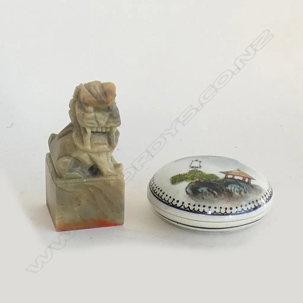 BOXED CHINESE STONE CHOP AND PORCELAIN INK POT L 120 MM Image 1++