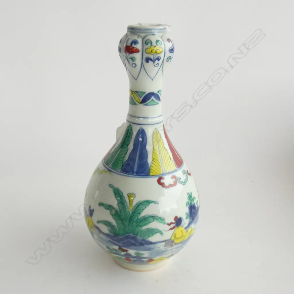 ORIENTAL VASE WITH MARK TO BASE H 215MM Image 1++