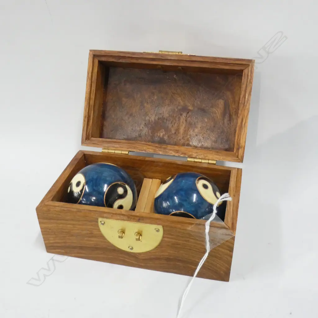 PR CHINESE MUSICAL BALLS IN BURR BOX Image 1++