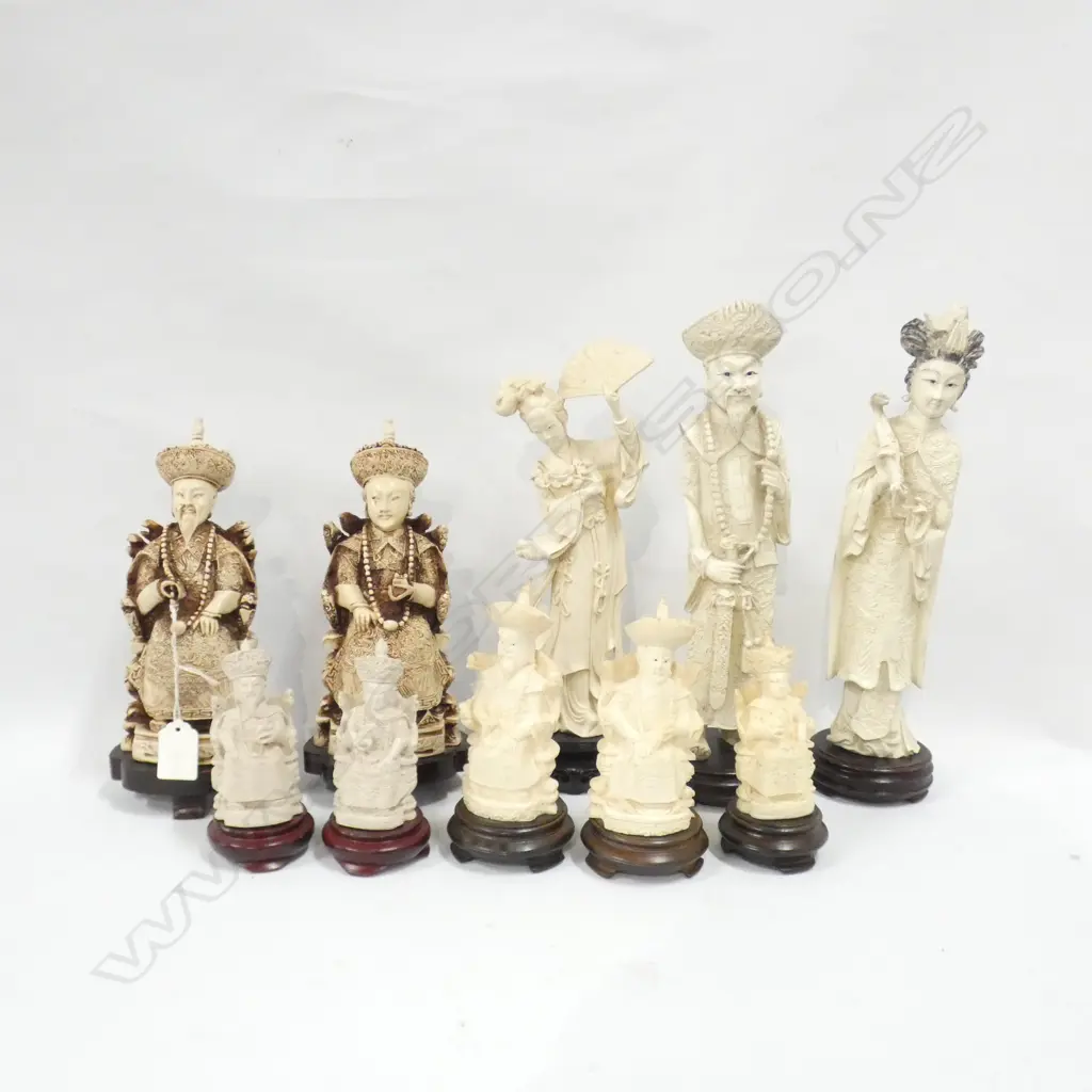 10 WHITE RESIN ASIAN FIGURES H.330mm Image 1++