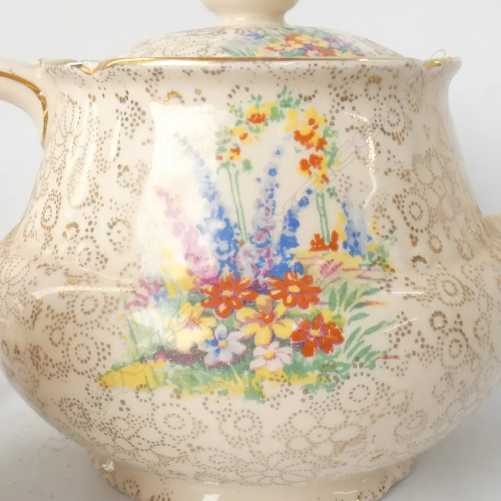H&K TUNSTALL CRINOLINE LADY TEAPOT & JUG + SM 2 TIER CAKE STAND  Image 1++