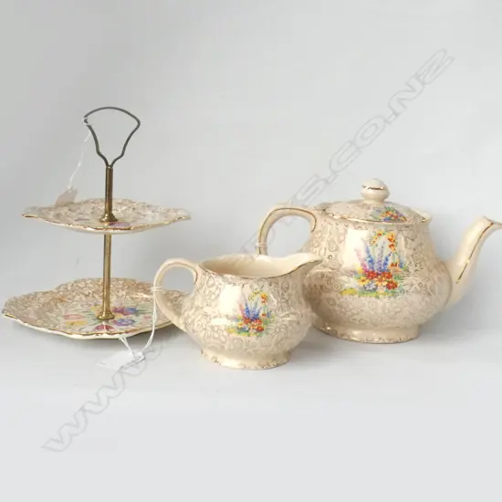 H&K TUNSTALL CRINOLINE LADY TEAPOT & JUG + SM 2 TIER CAKE STAND 