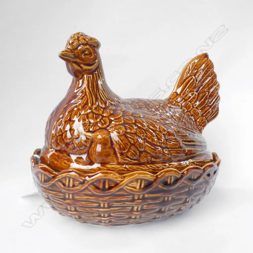PORTMEIRION OVEN TO TABLE BROWN CHICKEN ON NEST CASSEROLE DISH L 235MM Image 1++