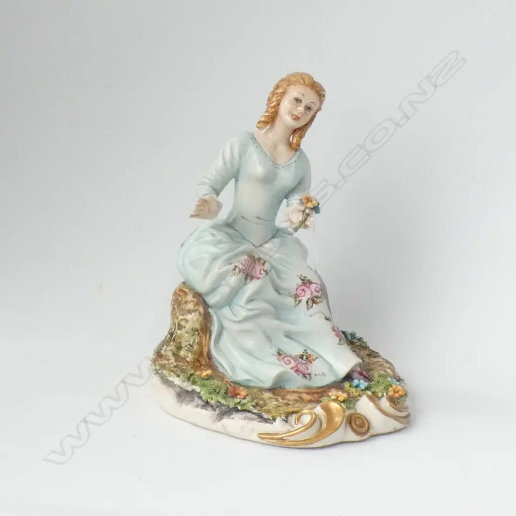 EUROPEAN STYLE LADY FIGURINE ON A STAND OF ENCRUSTED FLOWERS H. 210MM Image 1++