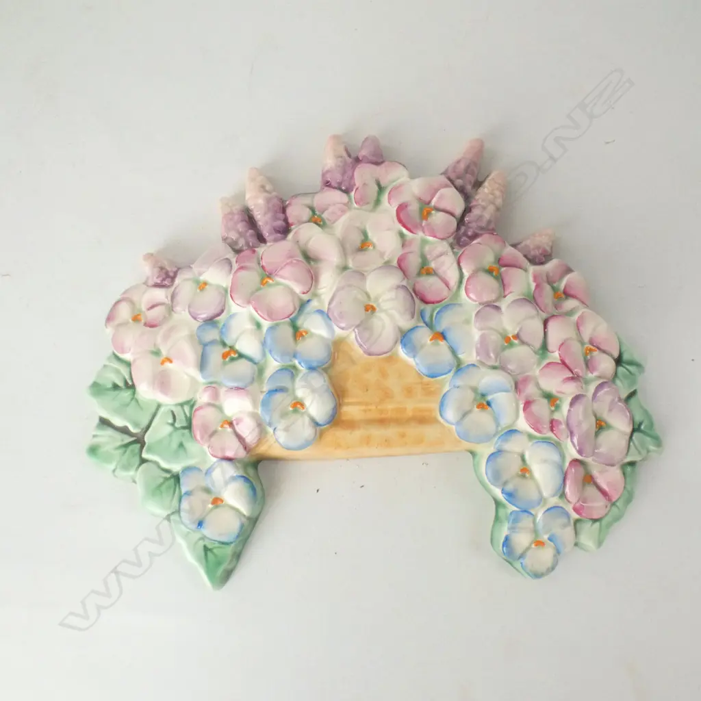 BESWICK SPRAY OF FLOWERS WALL PLAQUE #557 L  210MM Image 1++