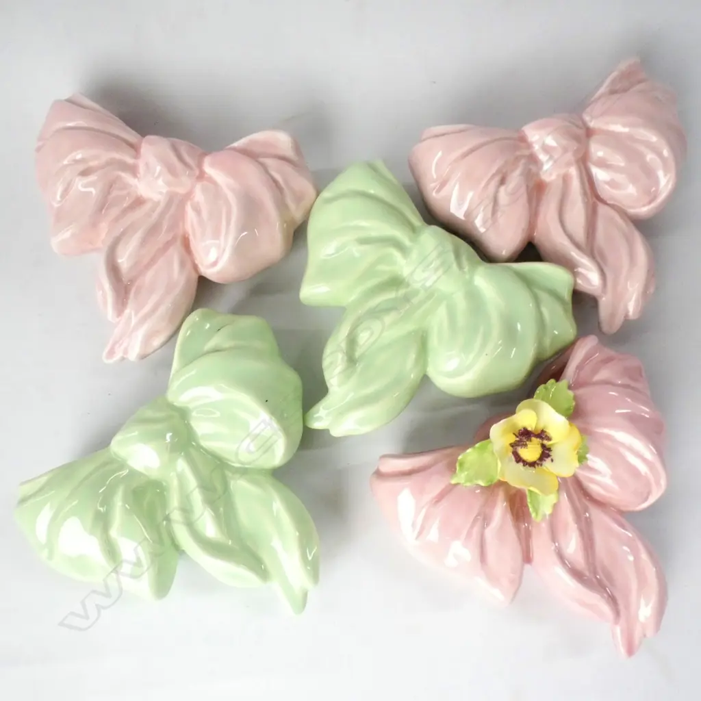 SYLVAC & FALCON WARE BOW SHAPED WALL POCKET VASES - PINK & GREEN - ONE WITH PANSY ATTACHED  Image 1++