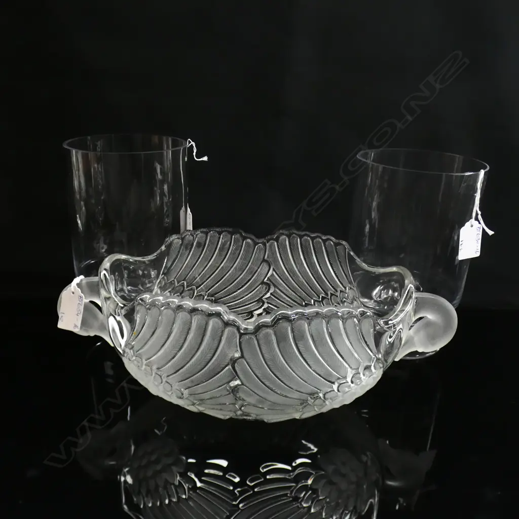 DECORATIVE DOUBLE HEADED SWAN BOWL L 350MM & 2 GLASS HURRICANE CANDLE HOLDERS Image 1++