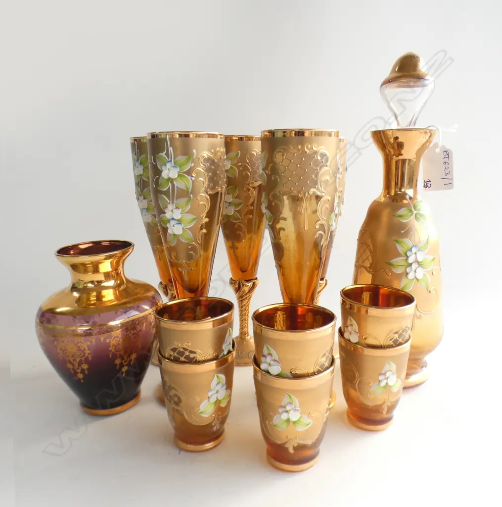 13 PCES GOLD MURANO GLASS; DECANTER, 5 FLUTES, VASE, 6 SHOT GLASSES Image 1++