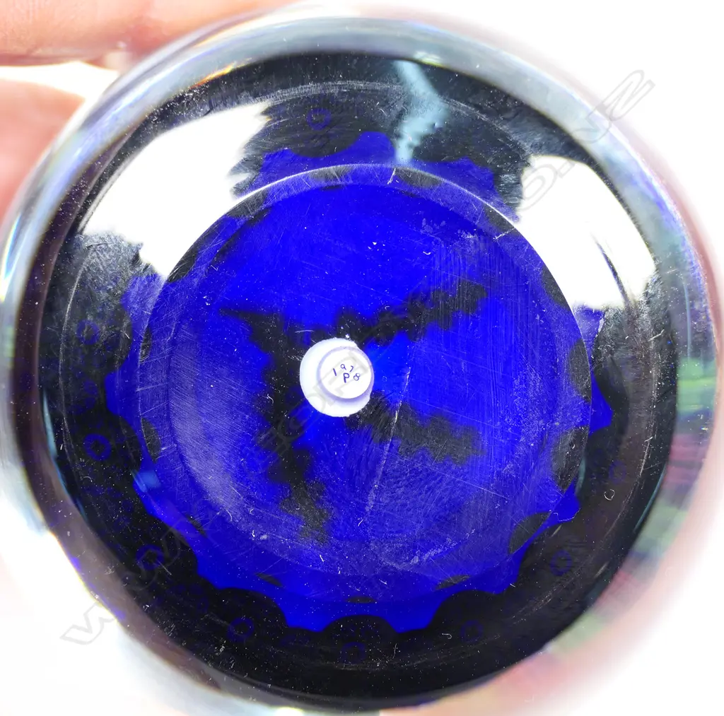 1978 PERTHSHIRE GLASS PAPERWEIGHT MILLEFIORI   Image 1++