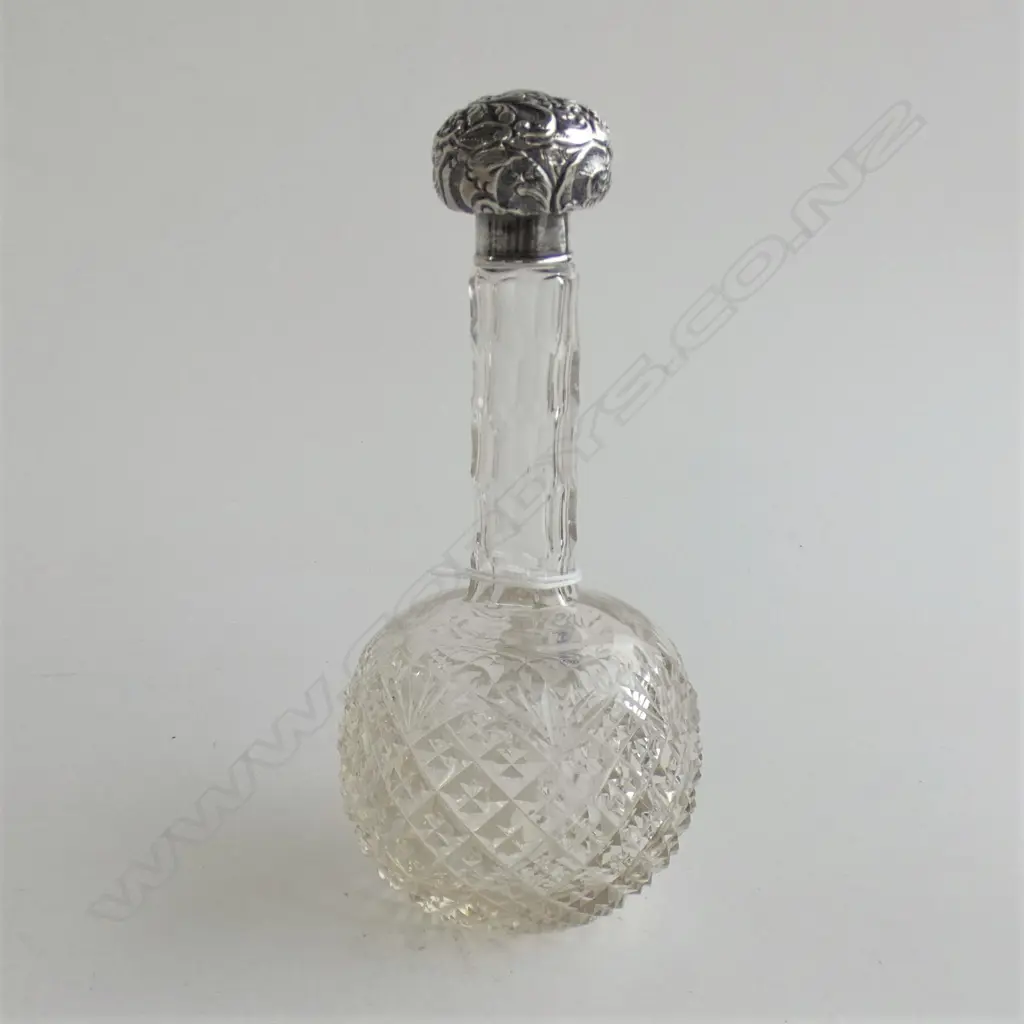SILVER TOPPED CRYSTAL PERFUME BOTTLE NO GLASS STOPPER Image 1++