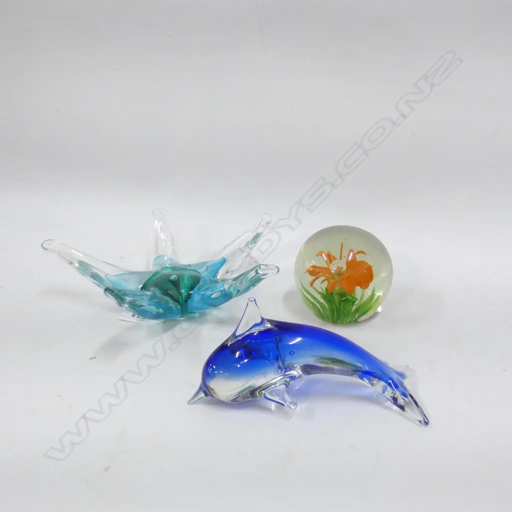 3 ART GLASS PCS; PAPERWEIGHT, STARFISH & DOLPHIN Image 1++