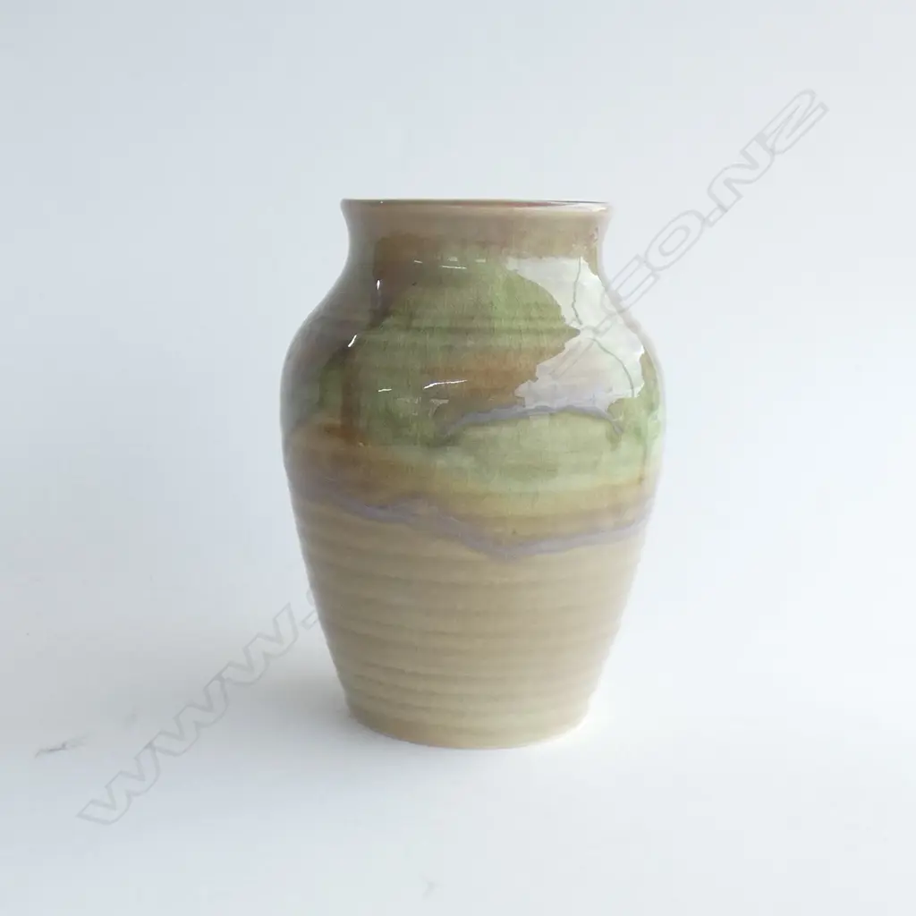 AMBRICO (EARLY CROWN LYNN) TRICKLE GLAZE VASE 'MADE IN NZ' STAMP TO BASE H.170mm Image 1++