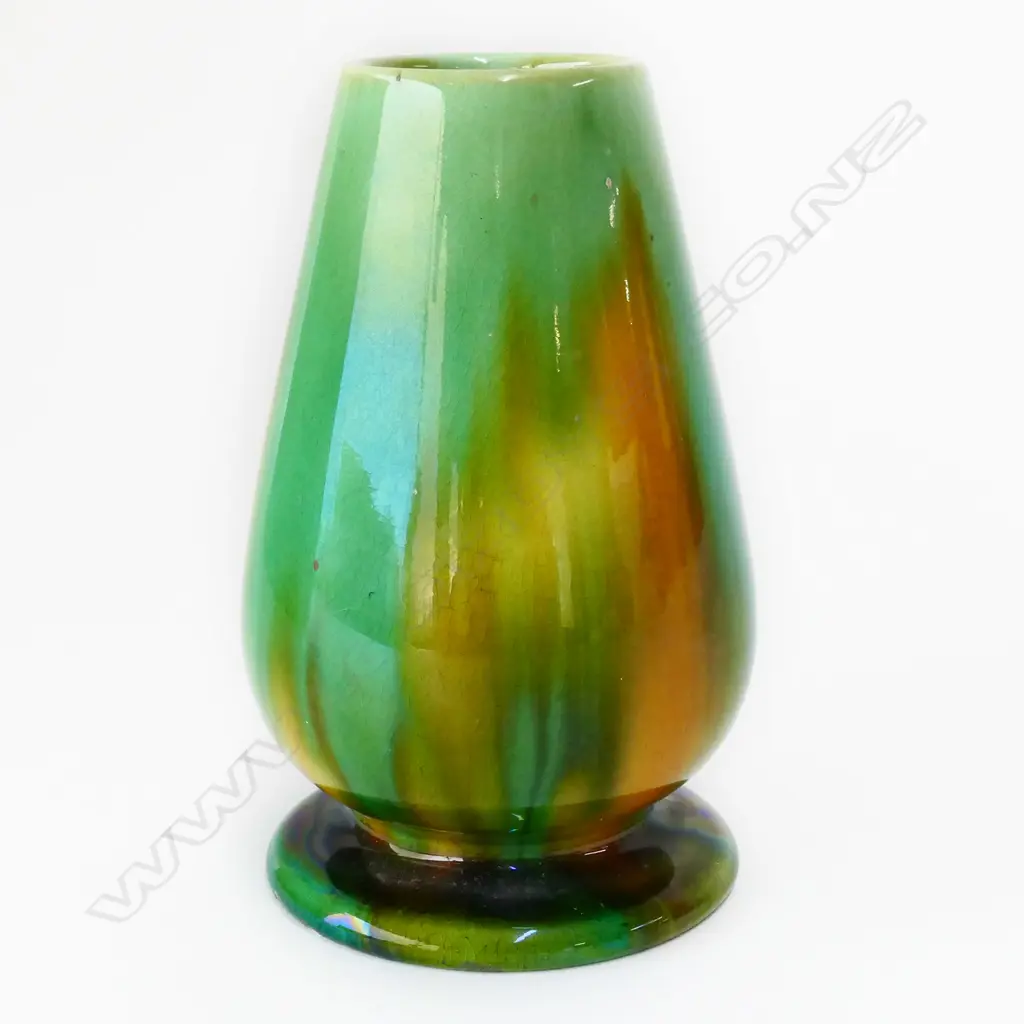 AUSTRALIAN STUDIO POTTERY HUGH MCHUGH VASE, GREEN & YELLOW, SIGNED, H. 115mm Image 1++