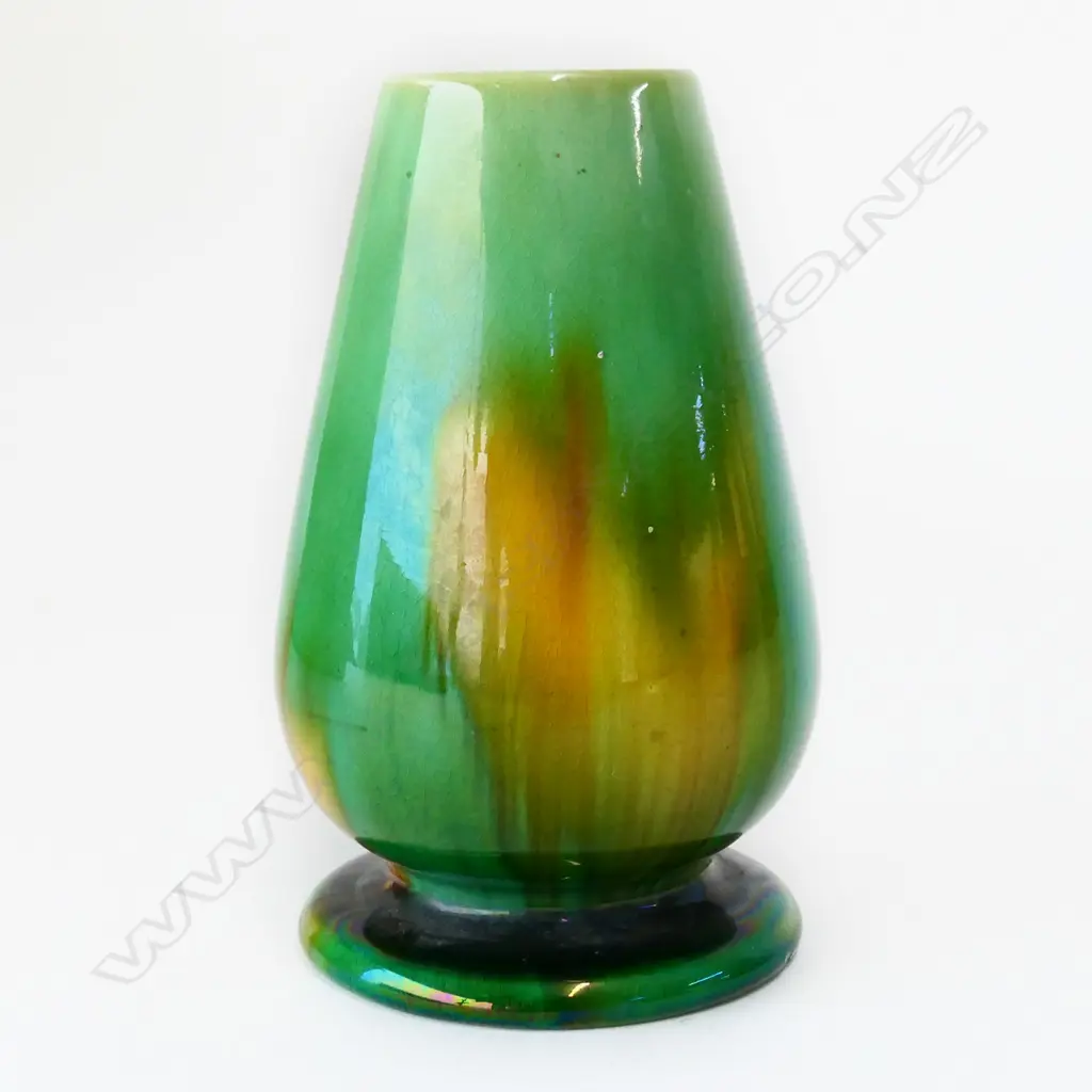 AUSTRALIAN STUDIO POTTERY HUGH MCHUGH VASE, GREEN & YELLOW, SIGNED, H. 115mm Image 1++