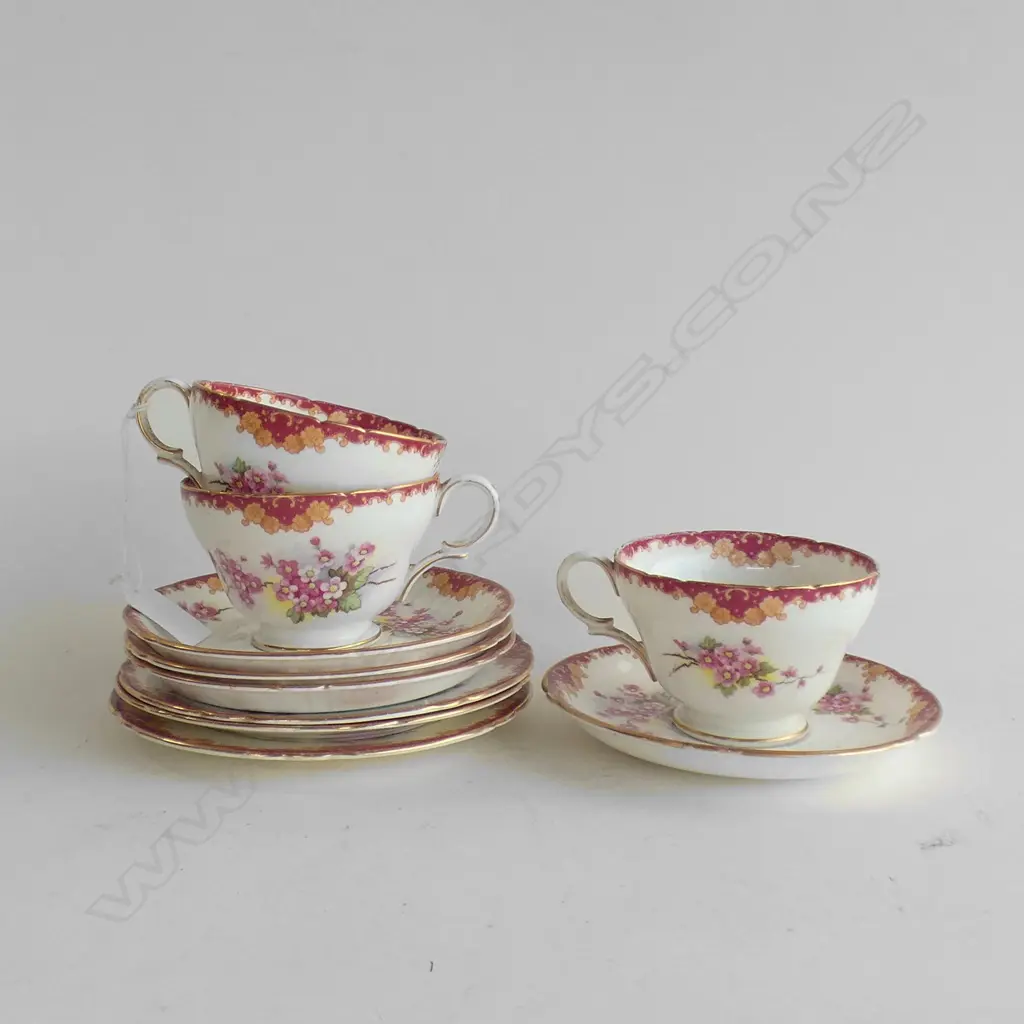 3 SHELLEY TRIOS + SPARE SAUCER. ONE PLATE HAS YELLOWING Image 1++