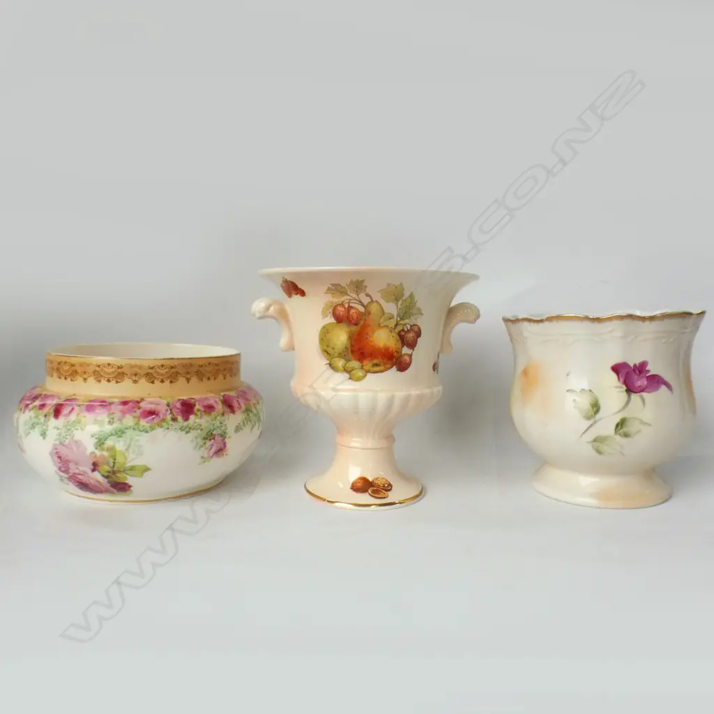 3 PORCELAIN VASES; ROYAL WORCESTER, ROYAL DOULTON & JAPANESE H. 158MM - 1 IS A/F Image 1++