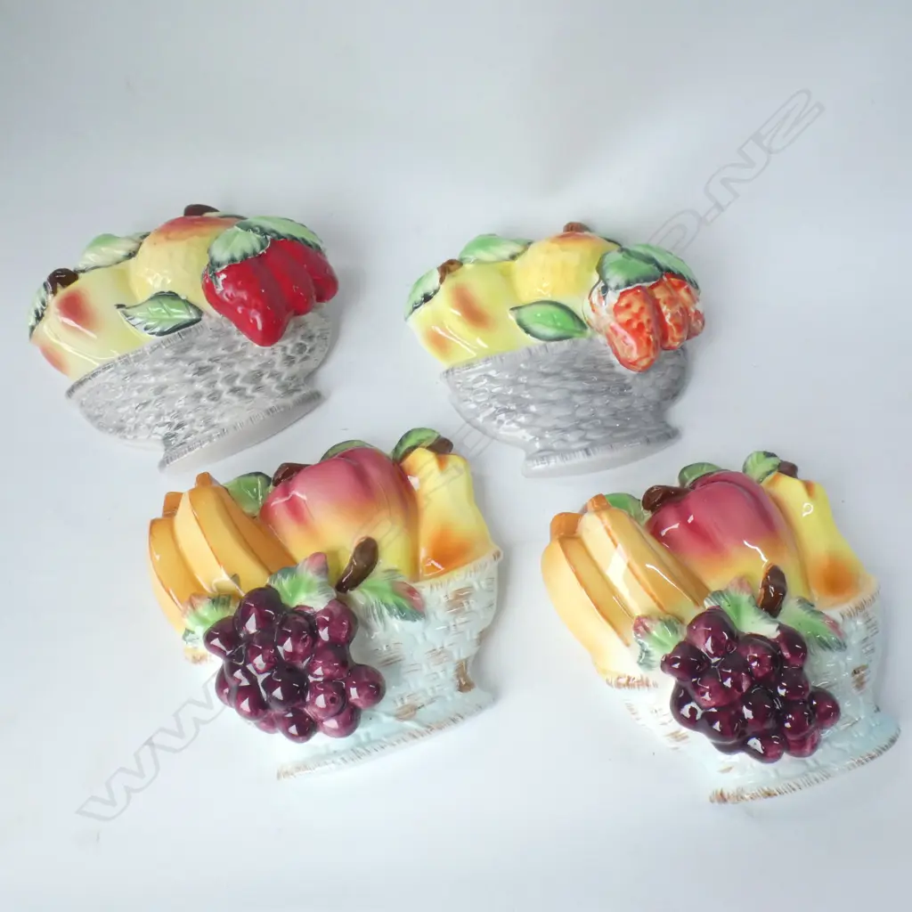 4 RETRO CERAMIC MIXED FRUIT WALL PLAQUES - ONE STAMPED STELLA JAPAN H 165MM Image 1++