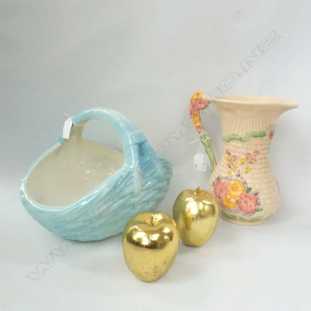 LG BLUE PORCELAIN BASKET L 250MM + ARTHUR WOOD FLORAL EMBOSSED JUG H 210MM + 2 GOLD PAINTED APPLES  Image 1++