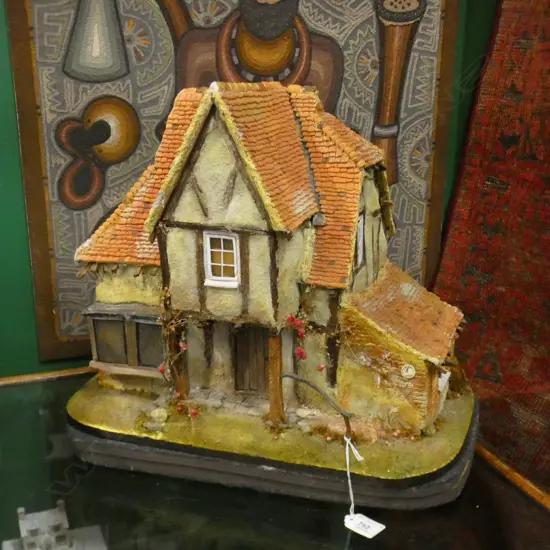 LG LILLIPUT LANE STYLE THATCHED COTTAGE 'CHEQUERS HALL - ON STAND W LIGHTS & TRANSFORMER H 385 L 420MM