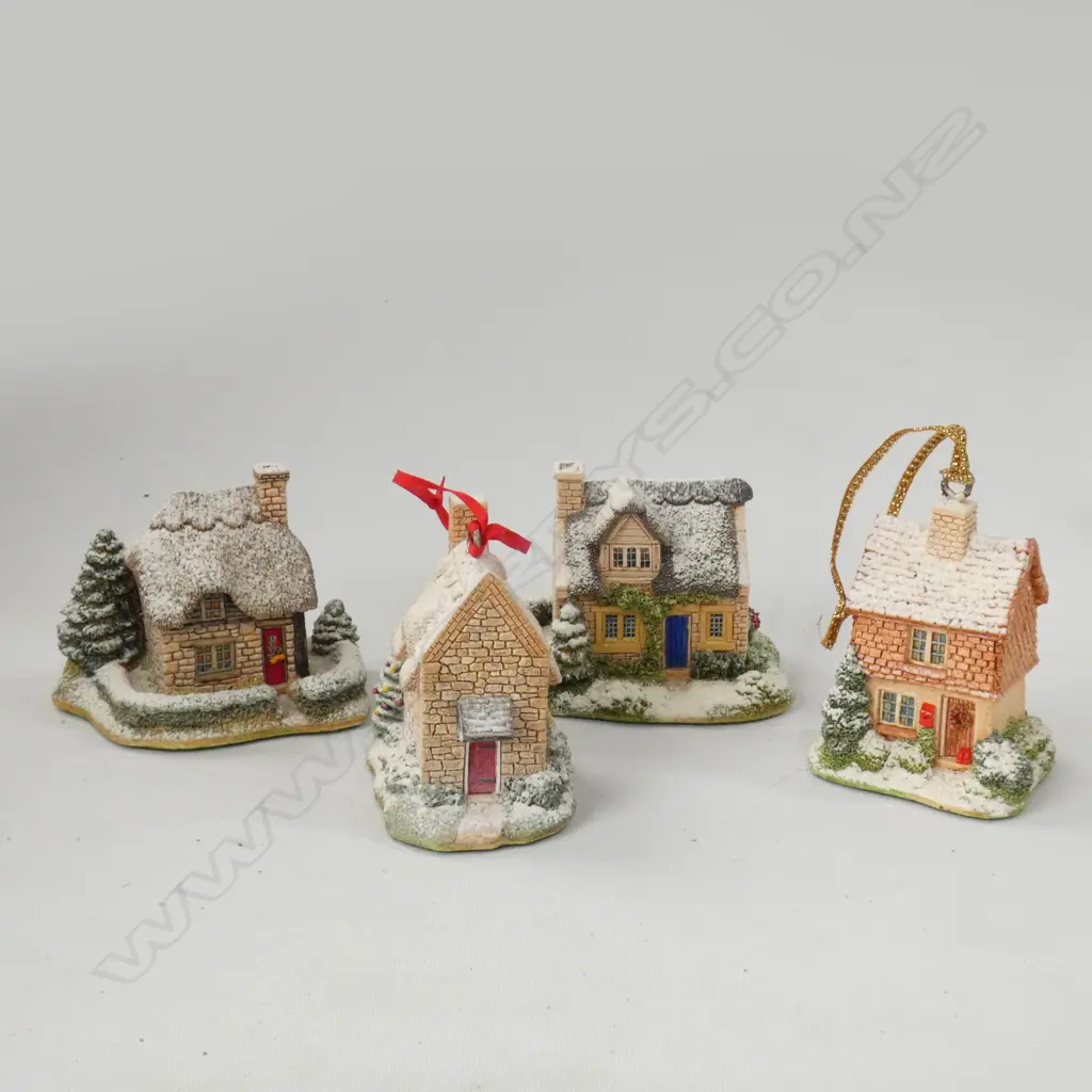 4 LILLIPUT LANE COTTAGES IN ORIGINAL BOXES; MISTLETOE, ROBIN & CRANBERRY COTTAGES + HOLLYTREE HOUSE Image 1++