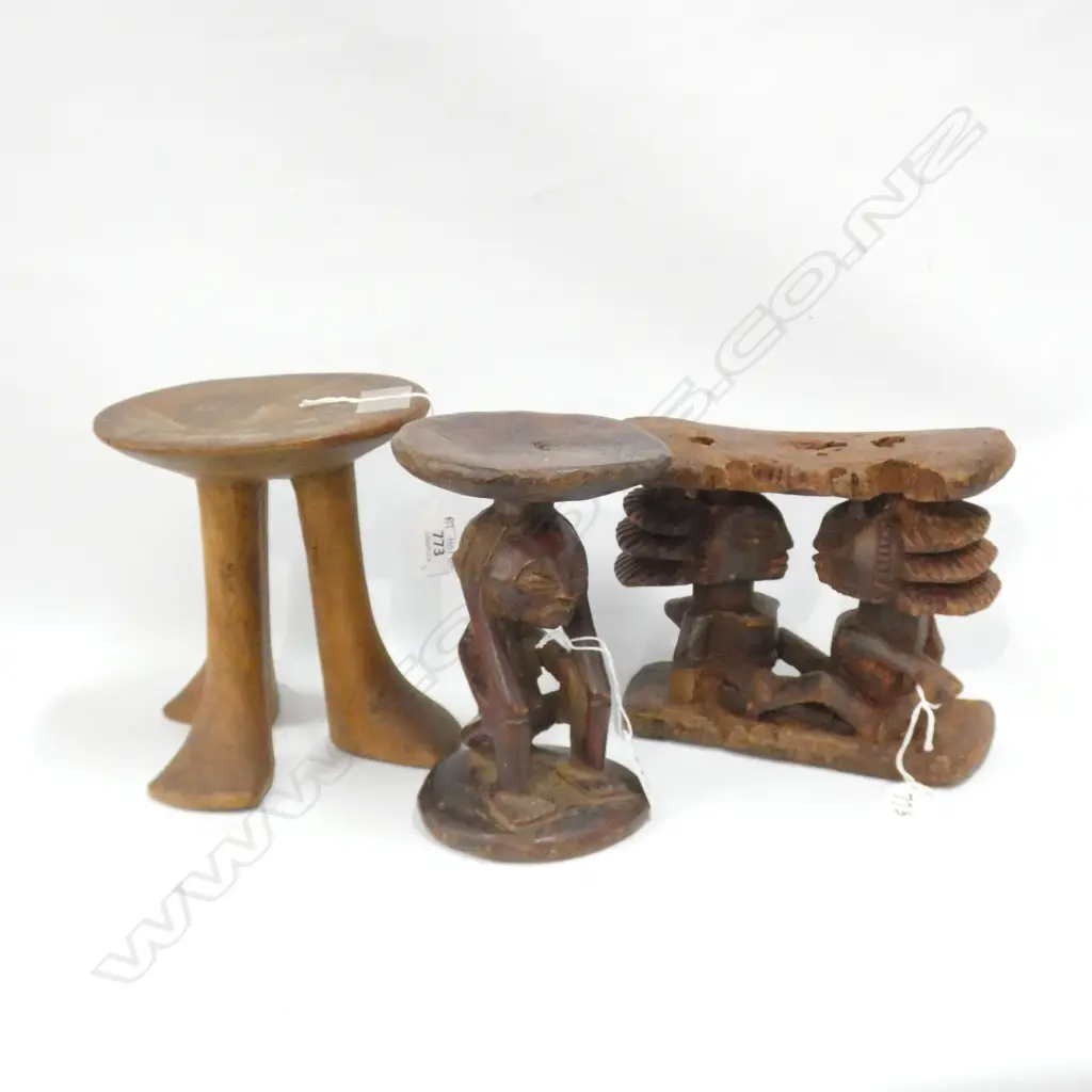 2 SMALL CARVED WOODEN AFRICAN STOOLS; 2 w. FIGURE H.180mm Image 1++