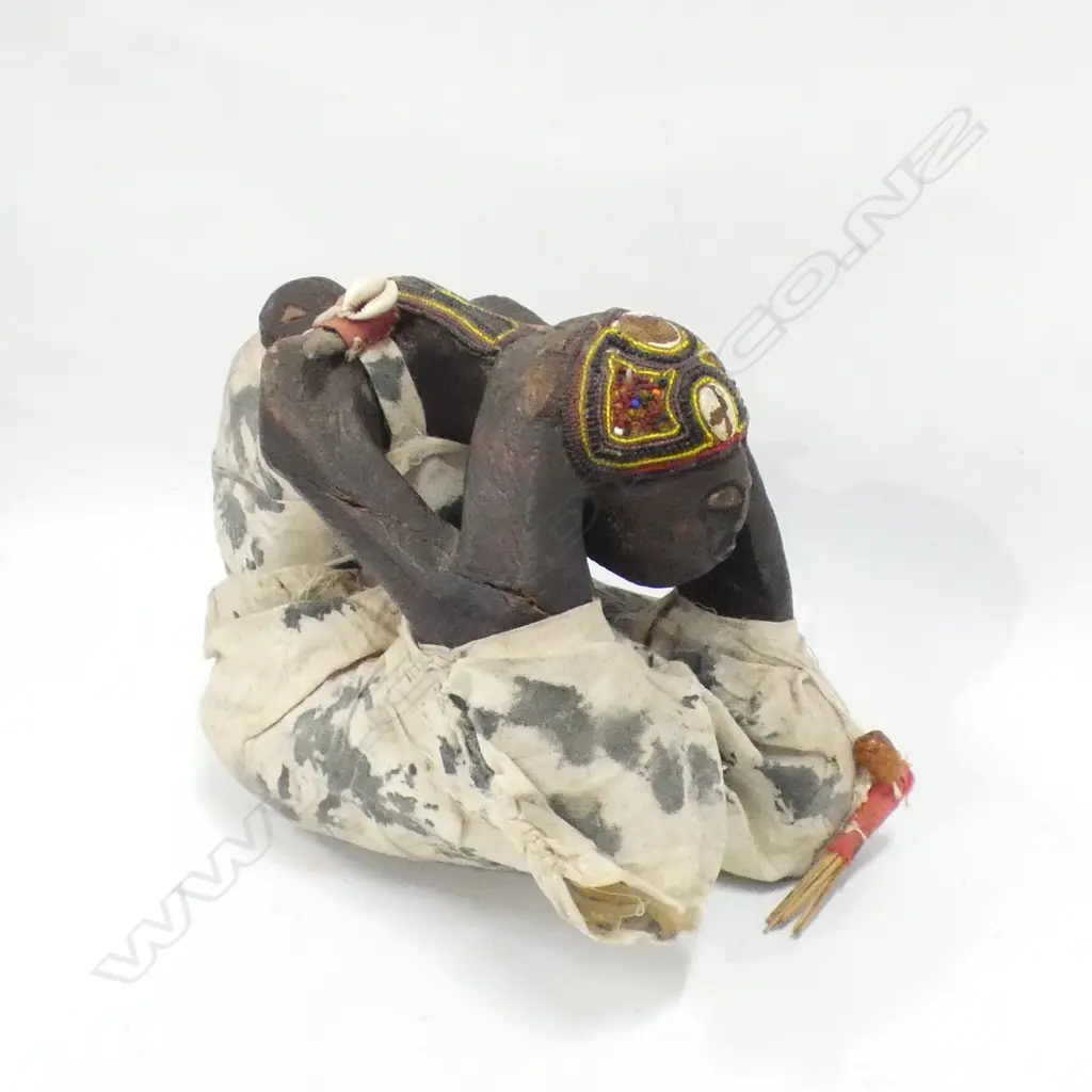 NIGERIAN? FETISH FIGURE; CLOTHED CROUCHED CARVED WOODEN WOMAN w. CHILD H.160mm Image 1++